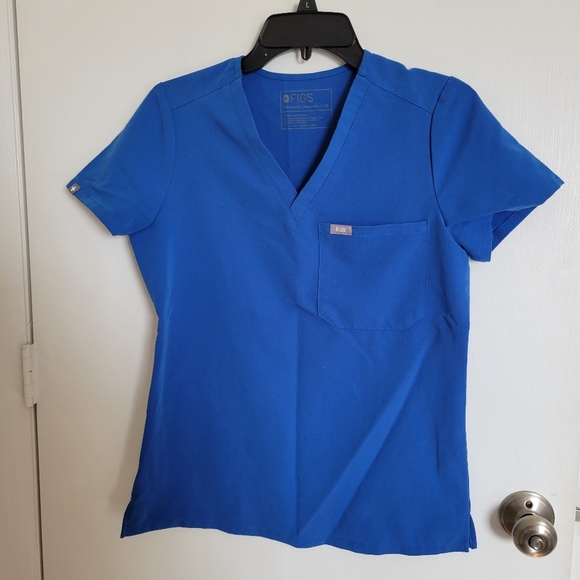 Three FIGS Catarina™ One-Pocket Scrub Top in Capri Blue - Picture 2 of 6